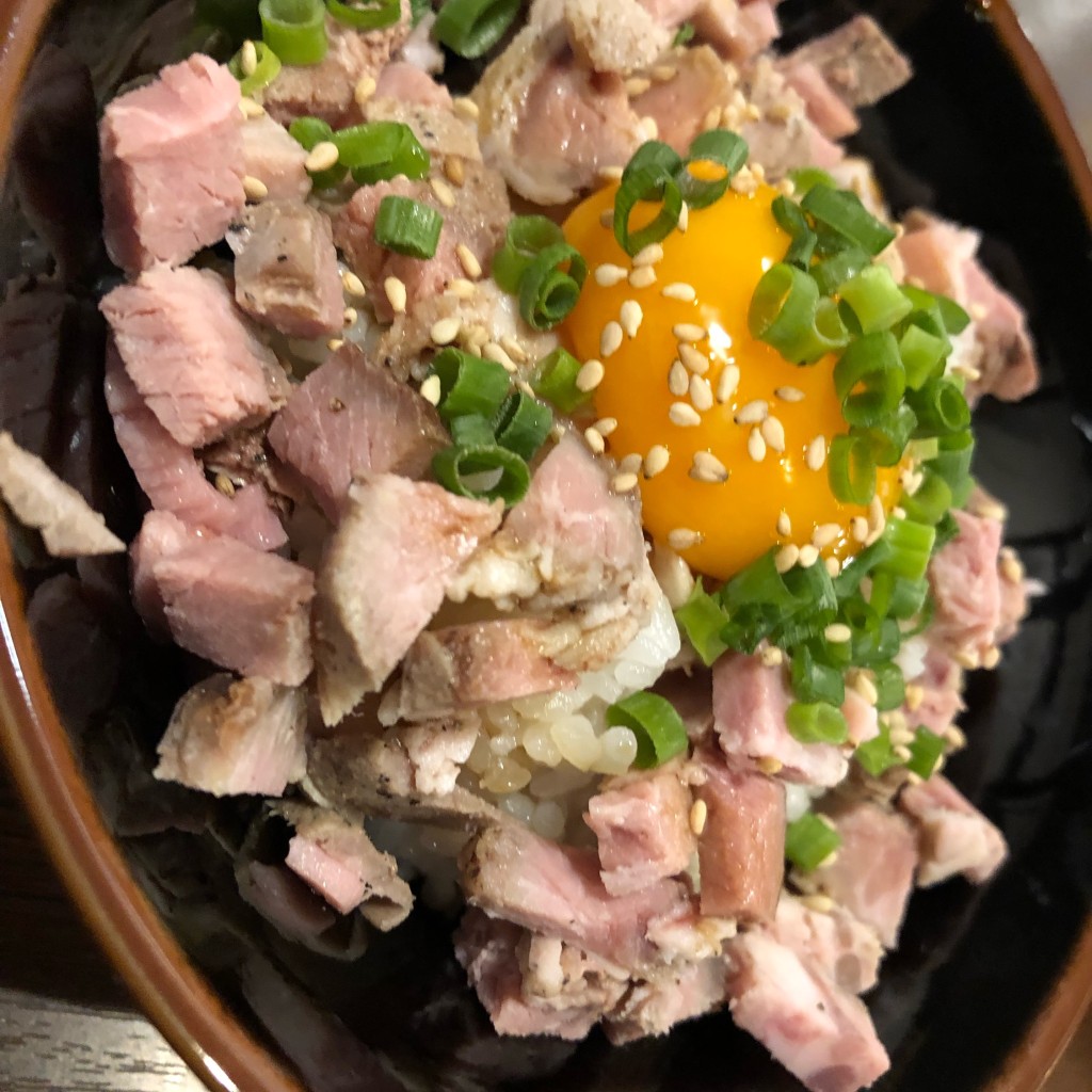 ユーザーが投稿したユッケ丼の写真 - 実際訪問したユーザーが直接撮影して投稿した長田町ラーメン / つけ麺横浜家系ラーメン 大吟豚 小松店の写真