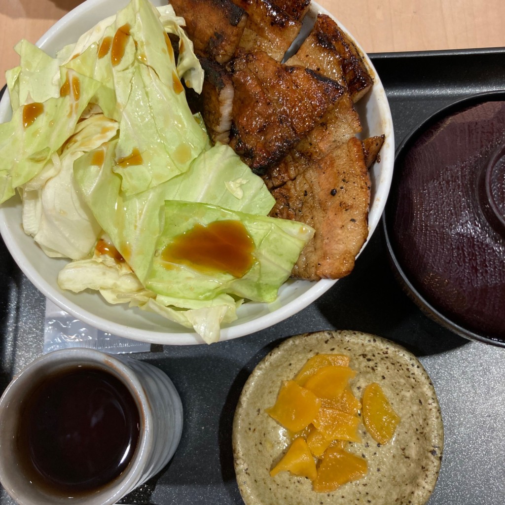 ユーザーが投稿したバラ豚丼 味噌汁セットの写真 - 実際訪問したユーザーが直接撮影して投稿した深谷中丼ものなまらうまいっしょちょす 綾瀬タウンヒルズ店の写真