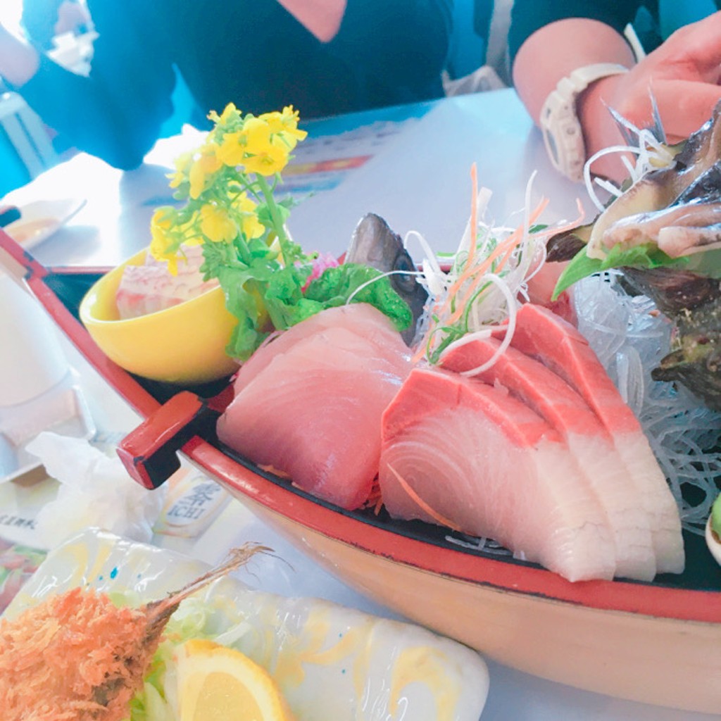 ユーザーが投稿した刺身定食の写真 - 実際訪問したユーザーが直接撮影して投稿した伊戸魚介 / 海鮮料理漁港食堂 だいぼの写真