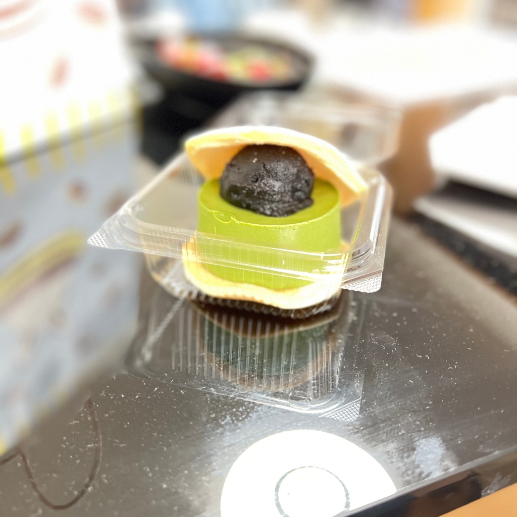 ユーザーが投稿した抹茶ケーキにゴマ餡トッピングの写真 - 実際訪問したユーザーが直接撮影して投稿した香流たい焼き / 今川焼どら焼き専門店 ままほわの写真