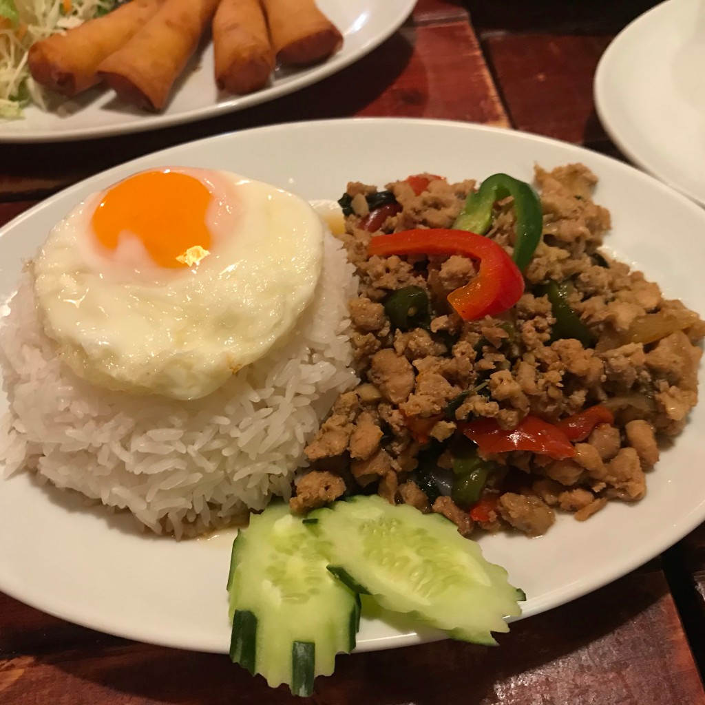 ユーザーが投稿した鶏肉のバジルご飯の写真 - 実際訪問したユーザーが直接撮影して投稿した太平タイ料理サバイチャイ タイ料理の写真