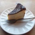 チーズケーキとカフェラテ - 実際訪問したユーザーが直接撮影して投稿した古内カフェCAFE264の写真のメニュー情報