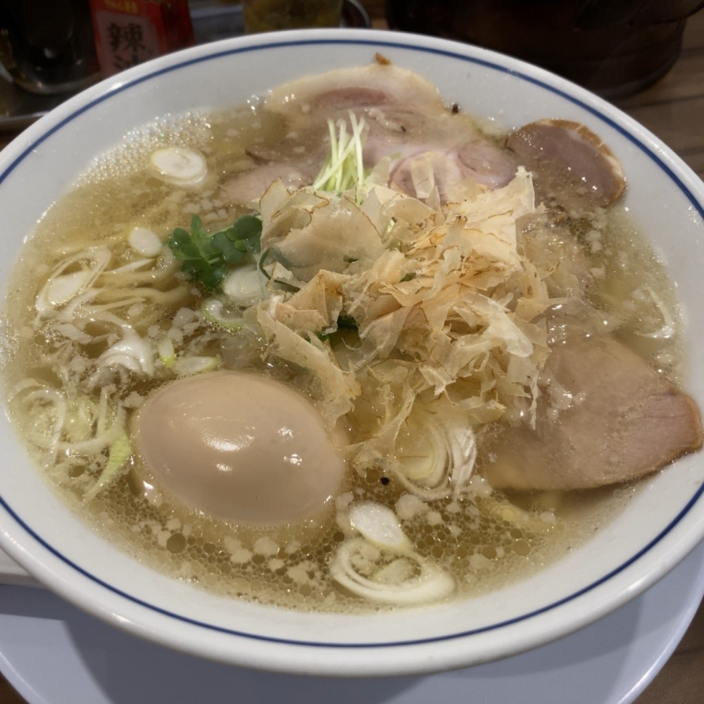 ユーザーが投稿した味玉塩ラーメンの写真 - 実際訪問したユーザーが直接撮影して投稿した西中島ラーメン専門店らーめん鱗 西中島店の写真