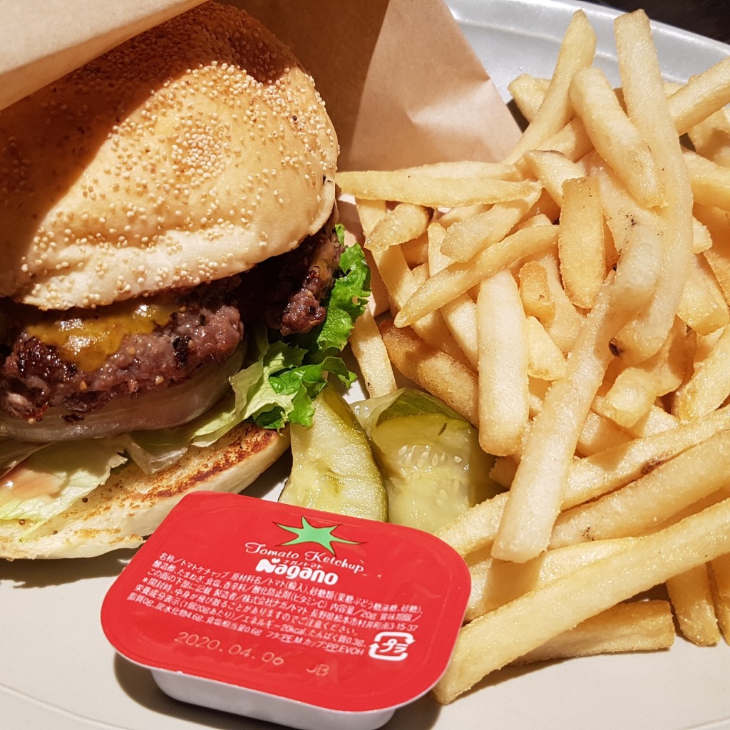 ユーザーが投稿したLunchBurgerの写真 - 実際訪問したユーザーが直接撮影して投稿した千駄ヶ谷アメリカ料理tavern on Sの写真