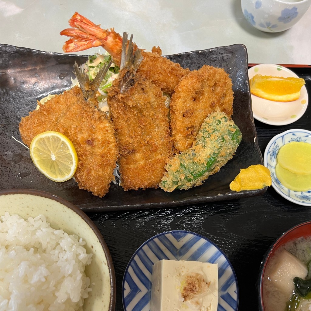 実際訪問したユーザーが直接撮影して投稿した荒井定食屋魚吉食堂の写真