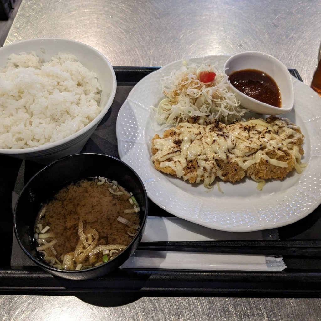 ユーザーが投稿した焼きチーズチキンカツの写真 - 実際訪問したユーザーが直接撮影して投稿した曙町居酒屋おきらく食堂 イセザキ店の写真