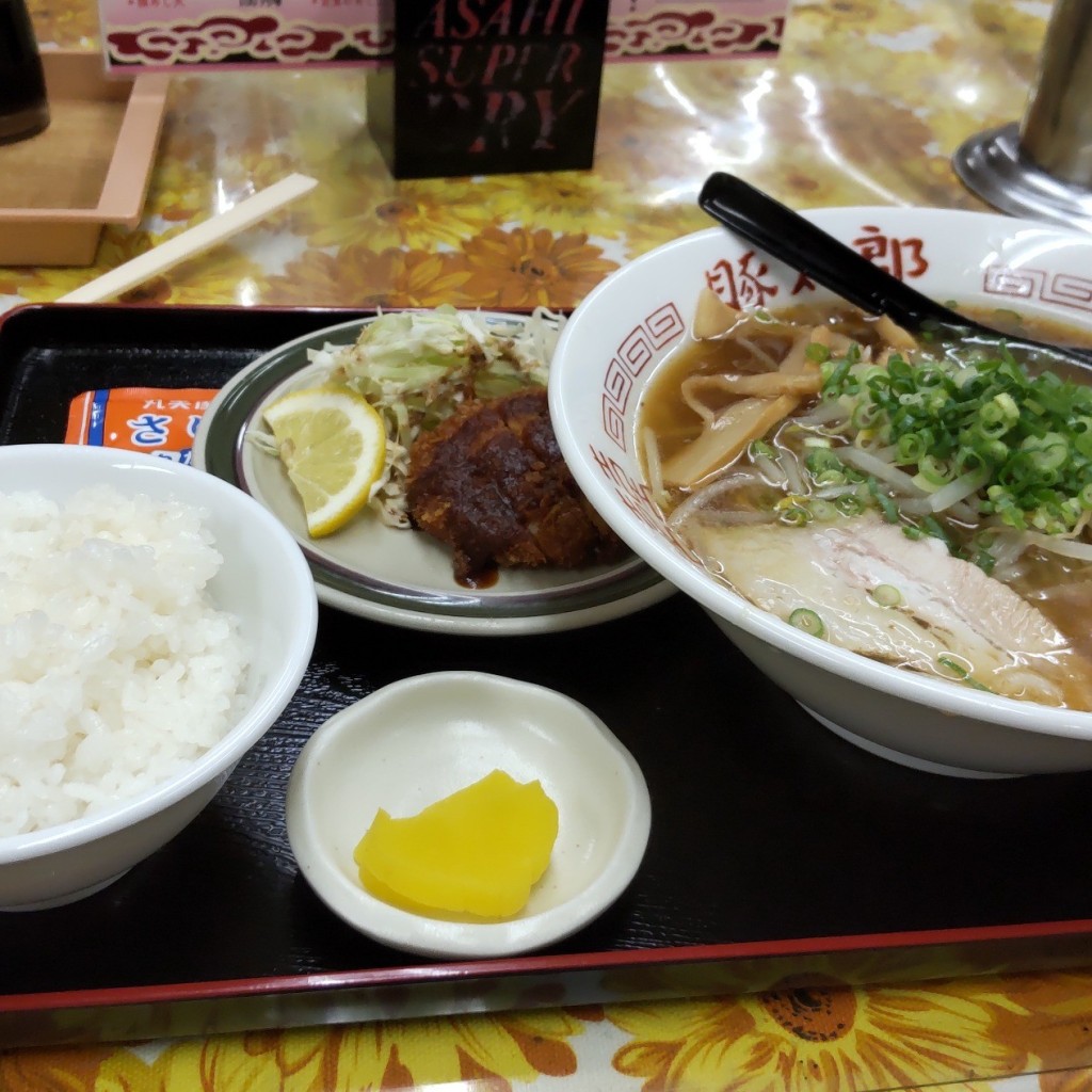 ユーザーが投稿した醤油ラーメン定食の写真 - 実際訪問したユーザーが直接撮影して投稿した鹿伏ラーメン / つけ麺豚太郎 三木店の写真