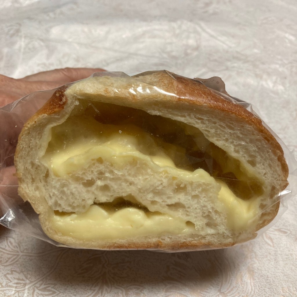 ユーザーが投稿したチーズのバタールの写真 - 実際訪問したユーザーが直接撮影して投稿した塩浜ベーカリーパン工房 よつ葉のクローバーの写真