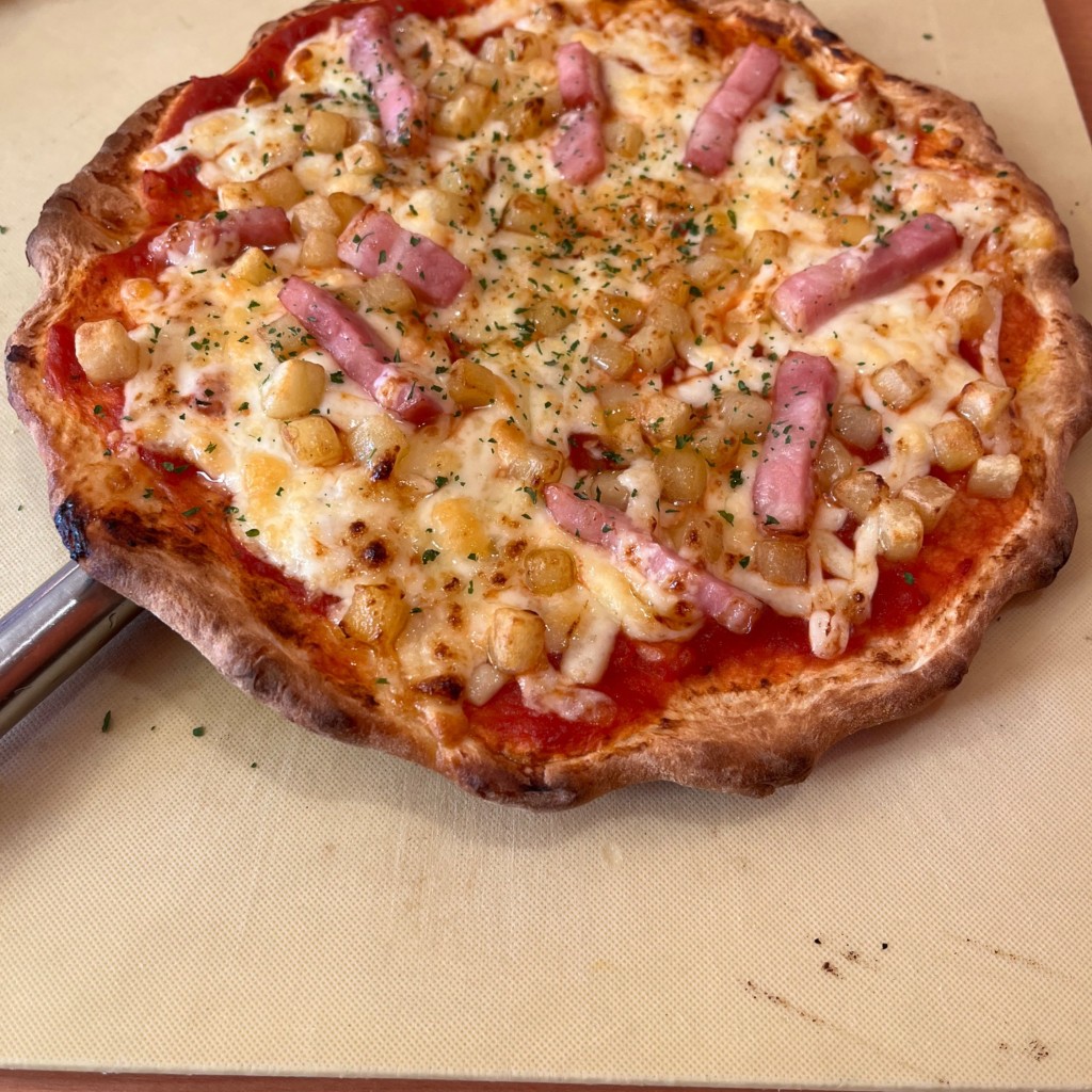 ユーザーが投稿したベーコンとポテトピザの写真 - 実際訪問したユーザーが直接撮影して投稿した深見西イタリアングラッチェガーデンズ 大和深見店の写真