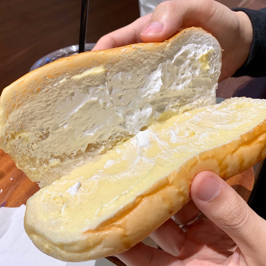 ユーザーが投稿したカスタードクリームの写真 - 実際訪問したユーザーが直接撮影して投稿した浅草ベーカリーパンの田島 浅草ROX店の写真