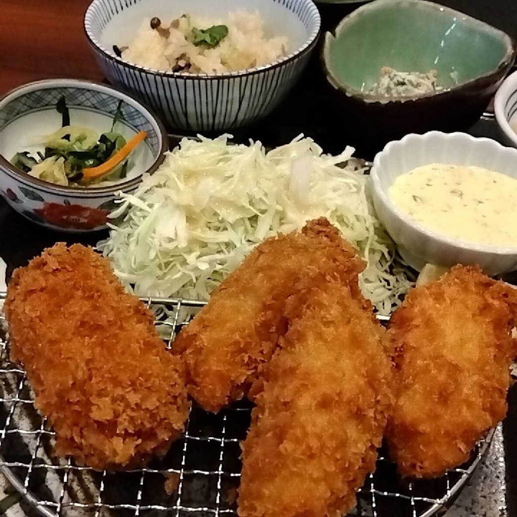 ユーザーが投稿したカキフライかにクリーミーコロツケ定食の写真 - 実際訪問したユーザーが直接撮影して投稿した岸根町和食 / 日本料理藍屋 新横浜店の写真
