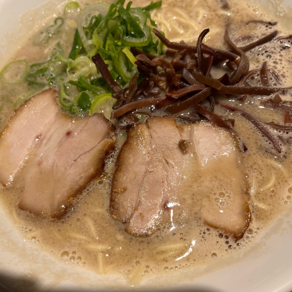 ユーザーが投稿した白ラーメンの写真 - 実際訪問したユーザーが直接撮影して投稿した内幸町ラーメン専門店博多新風 ラーメンアベニュー店の写真