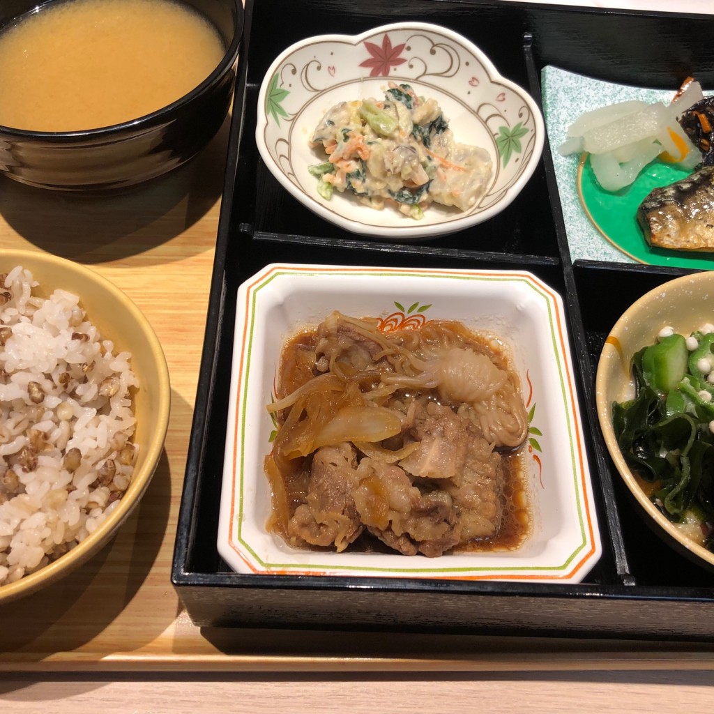 ユーザーが投稿した4種の和食ランチ もち麦ご飯の写真 - 実際訪問したユーザーが直接撮影して投稿した神宮前定食屋やよい軒 青山学院大学前店の写真