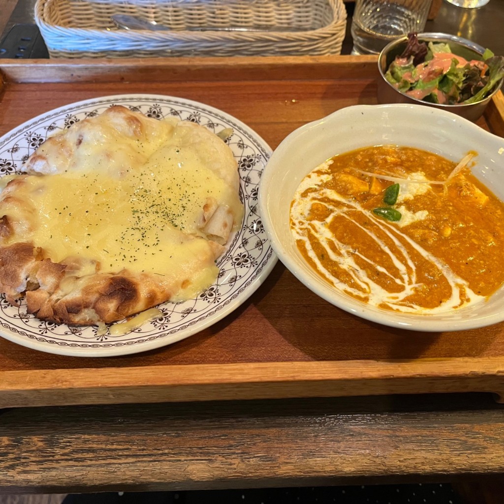 ユーザーが投稿したチキンカレー(チーズナンに変更)の写真 - 実際訪問したユーザーが直接撮影して投稿した東大沼インド料理なんかれの写真