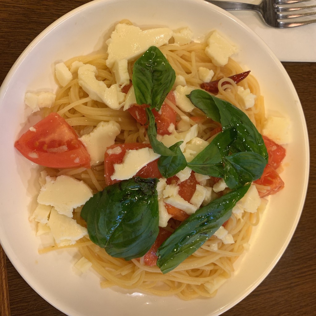 ユーザーが投稿したフレッシュトマトとモッツァレラの写真 - 実際訪問したユーザーが直接撮影して投稿した綾瀬イタリアンRUBINOの写真
