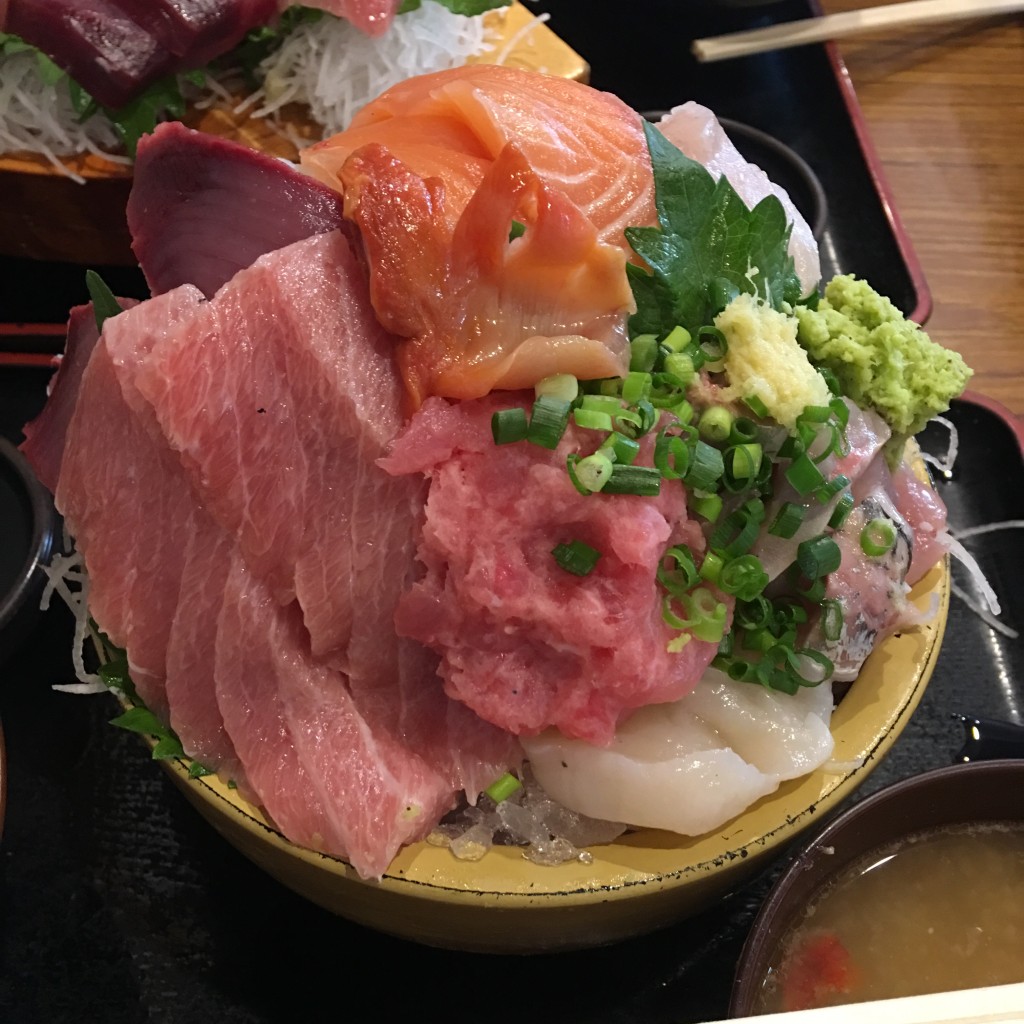 ユーザーが投稿した刺身定食の写真 - 実際訪問したユーザーが直接撮影して投稿した西新宿居酒屋タカマル鮮魚店 2号館の写真