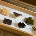 お茶と季節の和菓子、ひと口菓子セット - 実際訪問したユーザーが直接撮影して投稿した赤坂バー万の写真のメニュー情報