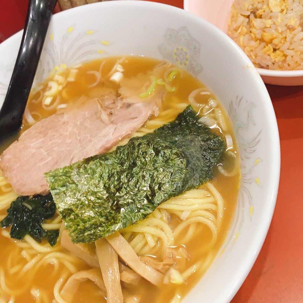 ユーザーが投稿したラーメン半チャーハンセットの写真 - 実際訪問したユーザーが直接撮影して投稿した神田錦町ラーメン専門店ほん田の写真