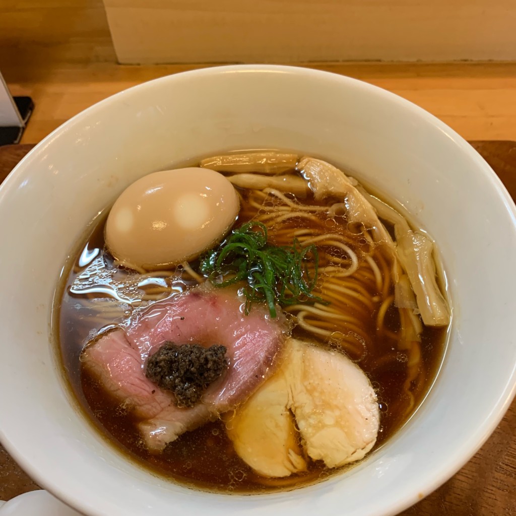 ユーザーが投稿したポルチーニ醤油ラーメンの写真 - 実際訪問したユーザーが直接撮影して投稿した本町ラーメン専門店入鹿TOKYOの写真