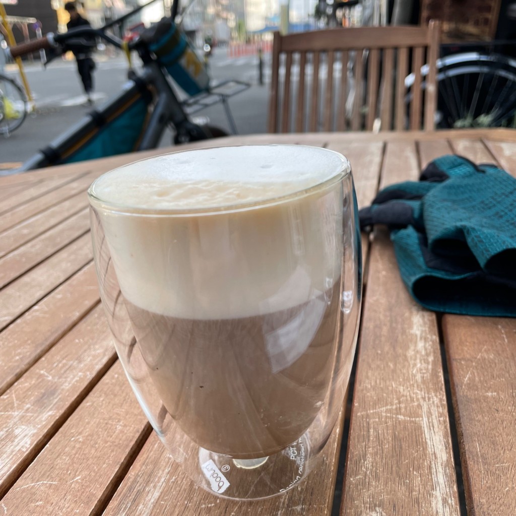 ユーザーが投稿したラテの写真 - 実際訪問したユーザーが直接撮影して投稿した栄町カフェイチキュウロクマル コーヒーの写真