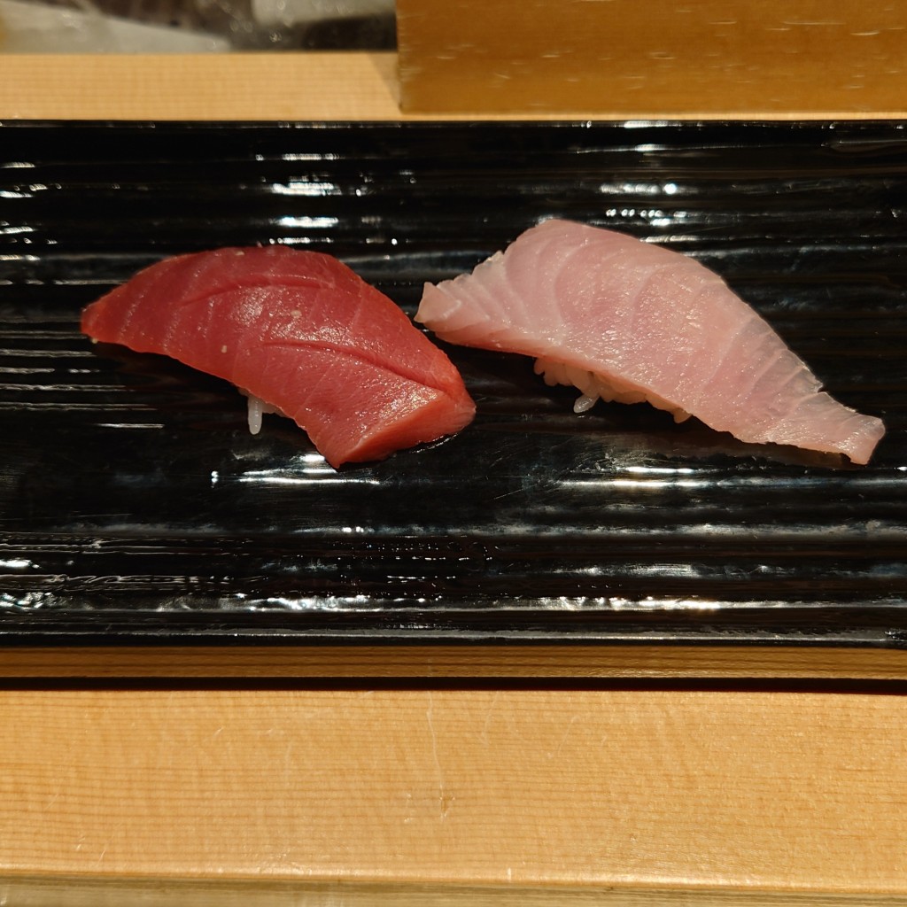 ユーザーが投稿したおまかせ握りの写真 - 実際訪問したユーザーが直接撮影して投稿した豊洲寿司市場鮨の写真