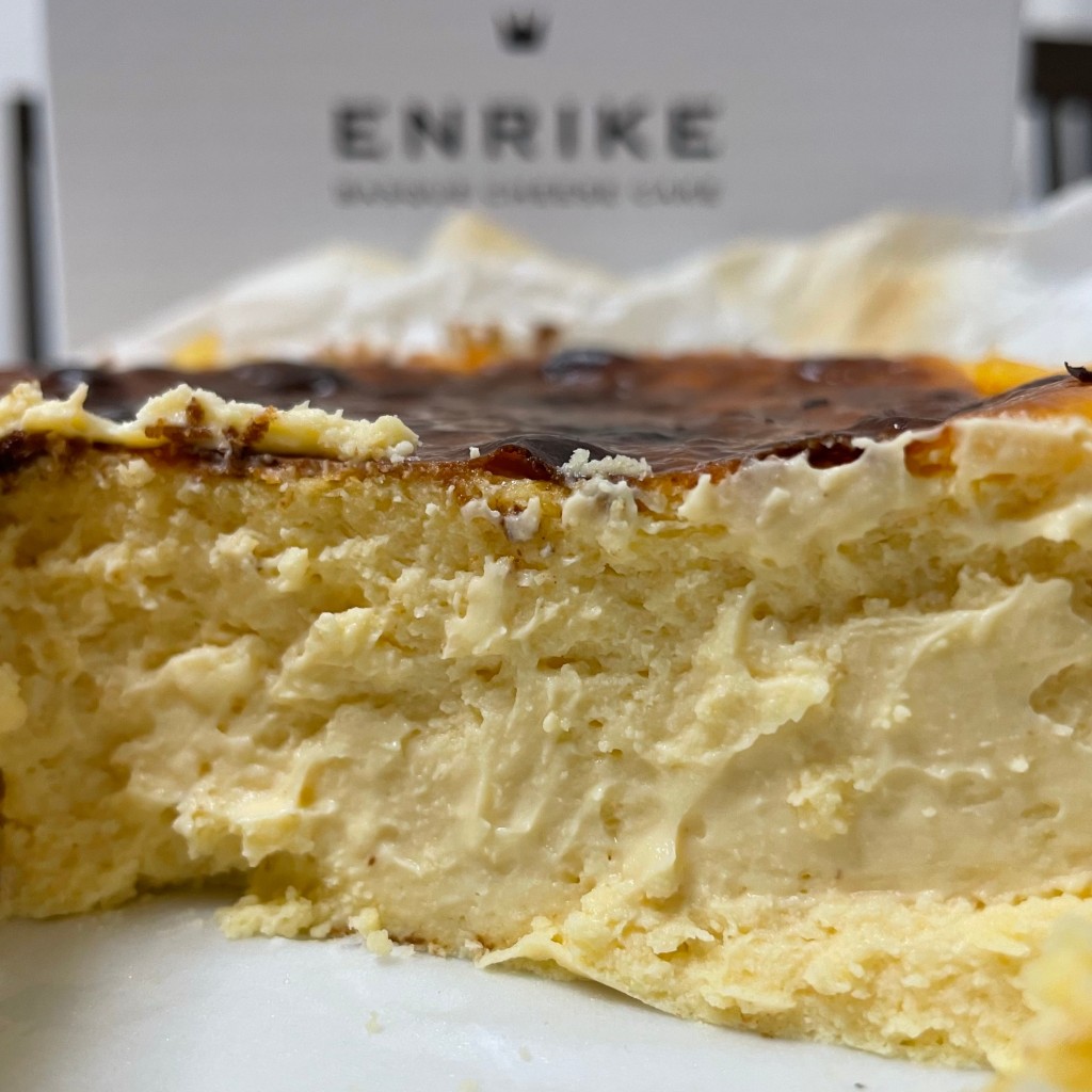 実際訪問したユーザーが直接撮影して投稿した銀座ケーキENRIKE BASQUE CHEESE CAKEの写真