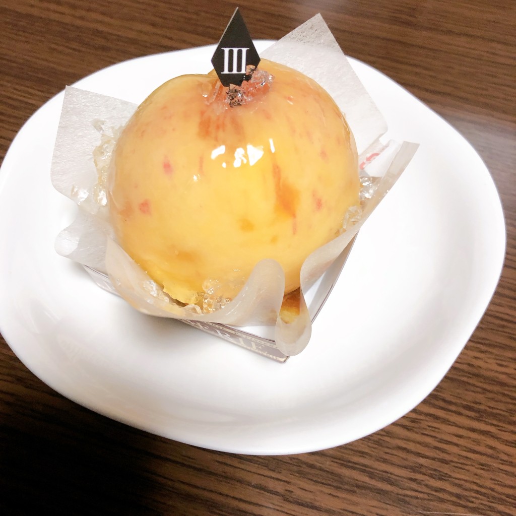 ユーザーが投稿したまるごと桃の写真 - 実際訪問したユーザーが直接撮影して投稿した松栄町ケーキパティスリー ミウラの写真