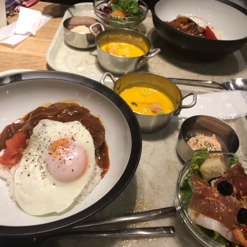 ユーザーが投稿したロコモコ丼の写真 - 実際訪問したユーザーが直接撮影して投稿した新宿フードコートPARK BAZAARの写真