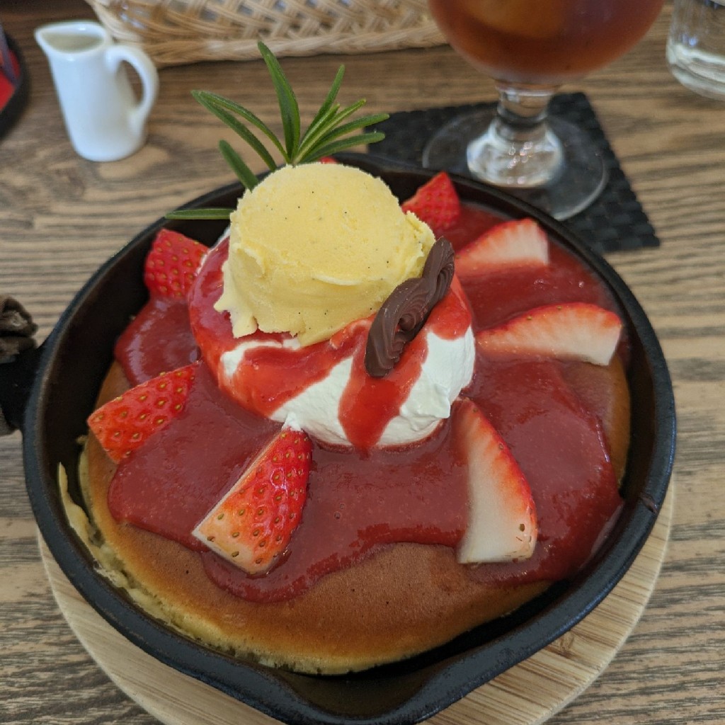 ユーザーが投稿したストロベリーパンケーキの写真 - 実際訪問したユーザーが直接撮影して投稿した蔵王半郷カフェミツバチガーデン カフェの写真