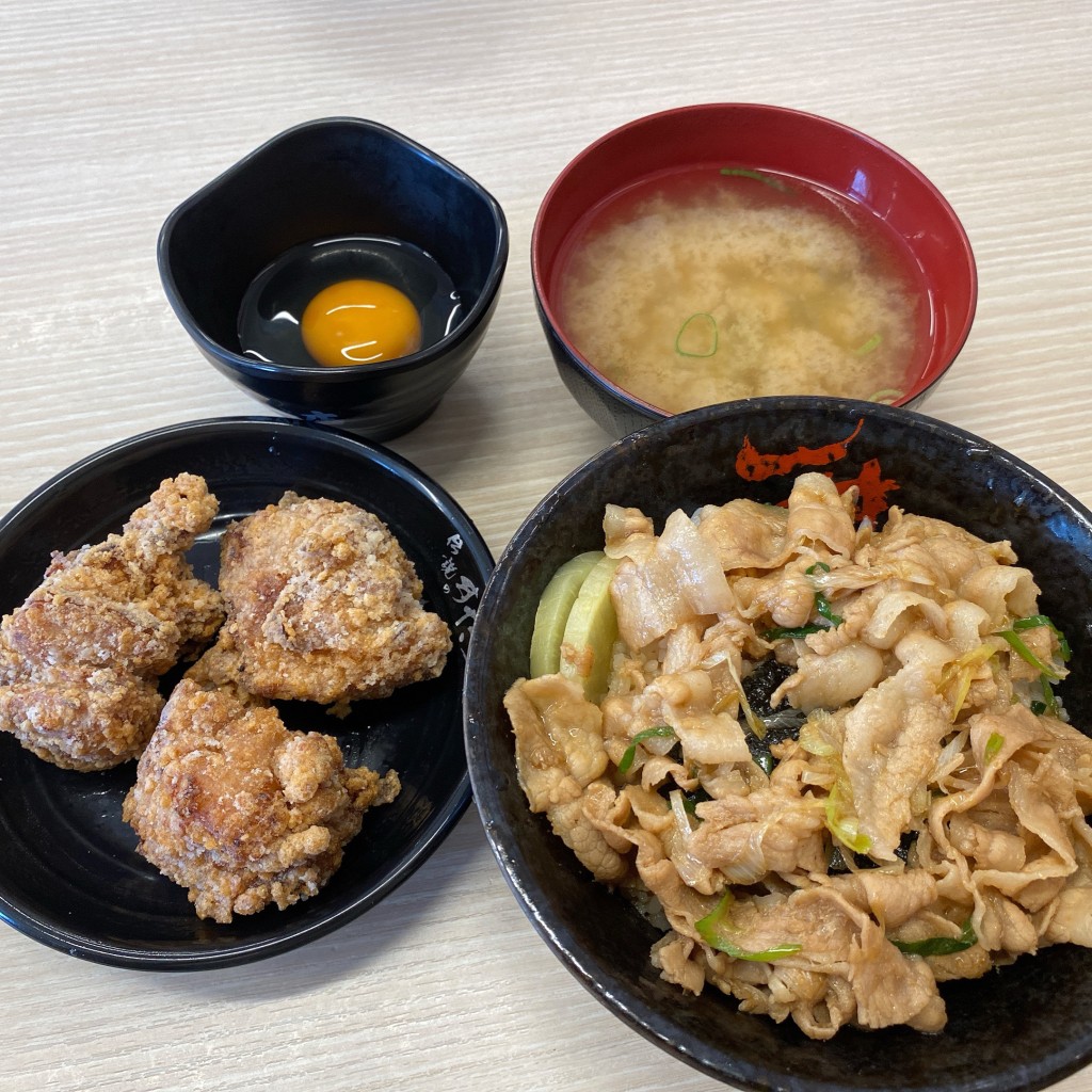 ユーザーが投稿したすた丼(ミニ)と唐揚げの写真 - 実際訪問したユーザーが直接撮影して投稿した飯村町丼もの伝説のすた丼屋 豊橋飯村店の写真