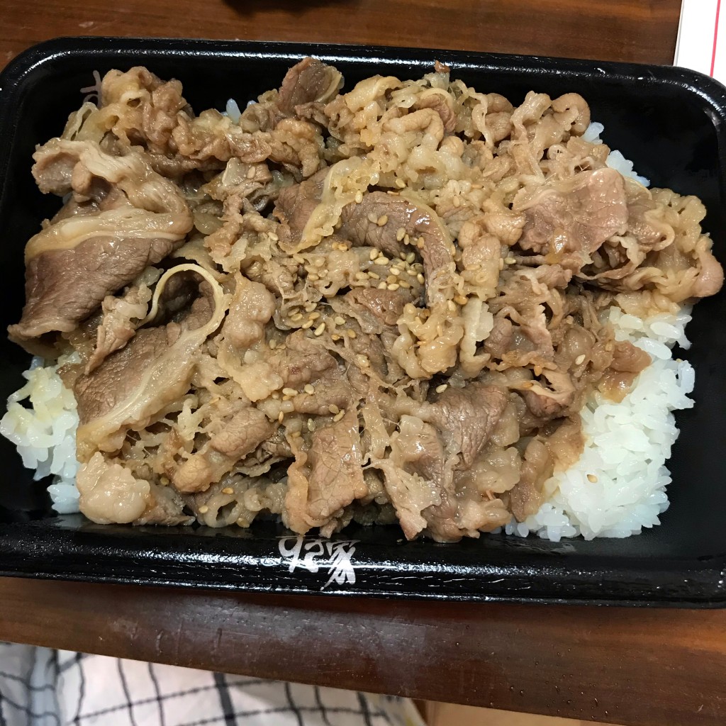 ユーザーが投稿した牛カルビ丼1.5弁当の写真 - 実際訪問したユーザーが直接撮影して投稿した大橋通牛丼すき家 3号山鹿店の写真