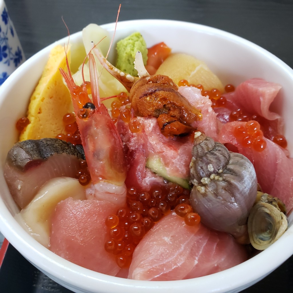 ユーザーが投稿した豪華海鮮丼の写真 - 実際訪問したユーザーが直接撮影して投稿した千住橋戸町魚介 / 海鮮料理市場めし とくだ屋の写真