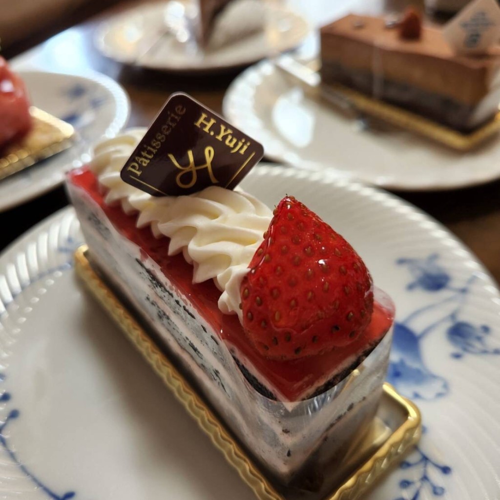 ユーザーが投稿したショコラと木苺のケーキの写真 - 実際訪問したユーザーが直接撮影して投稿した宇地泊ケーキパティスリーアッシュユウジの写真