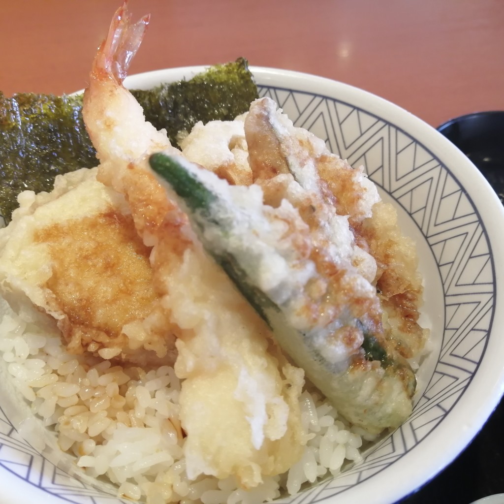 ユーザーが投稿した昼得天丼(赤だし付)の写真 - 実際訪問したユーザーが直接撮影して投稿した今林ファミリーレストラン和食さと 杭全店の写真