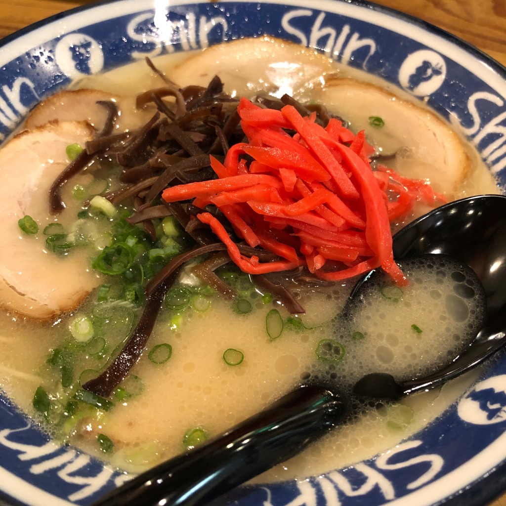 hinayさんが投稿した天神ラーメン専門店のお店博多らーめん ShinShin 天神本店/ハカタラーメン シンシン テンジンホンテンの写真