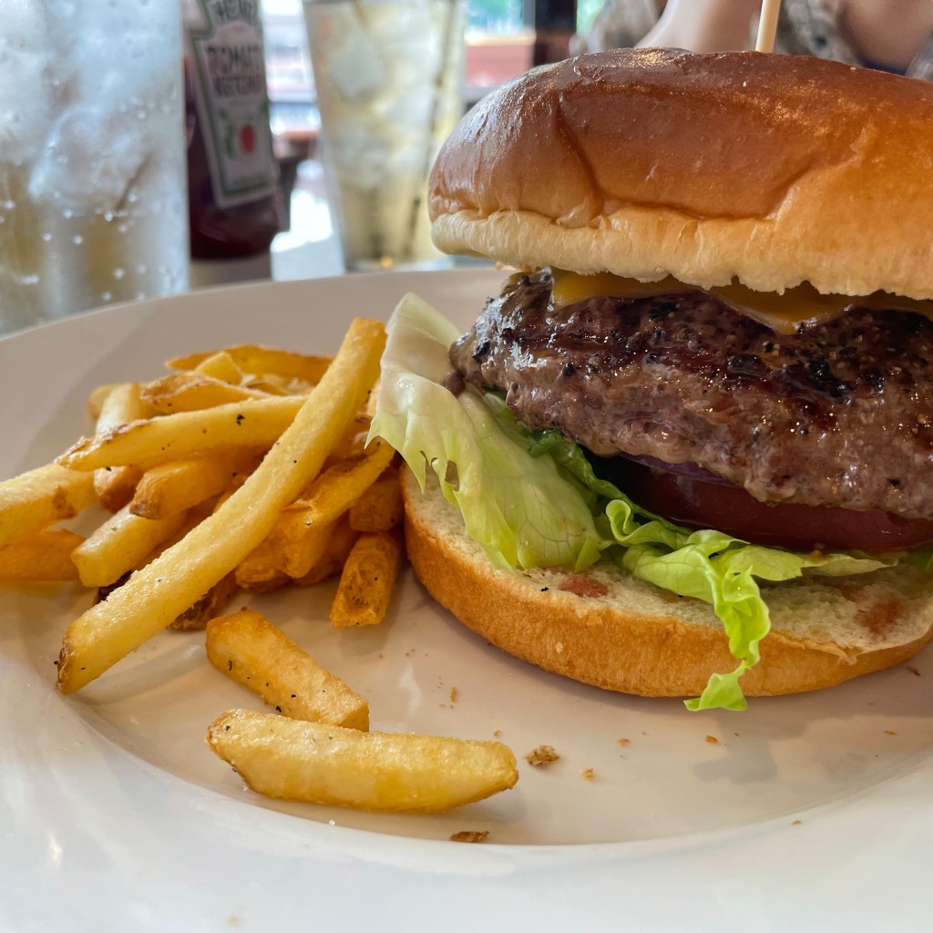 ユーザーが投稿したLunch-Chez Burgerの写真 - 実際訪問したユーザーが直接撮影して投稿した錦居酒屋TGIフライデーズ 名古屋久屋大通店の写真