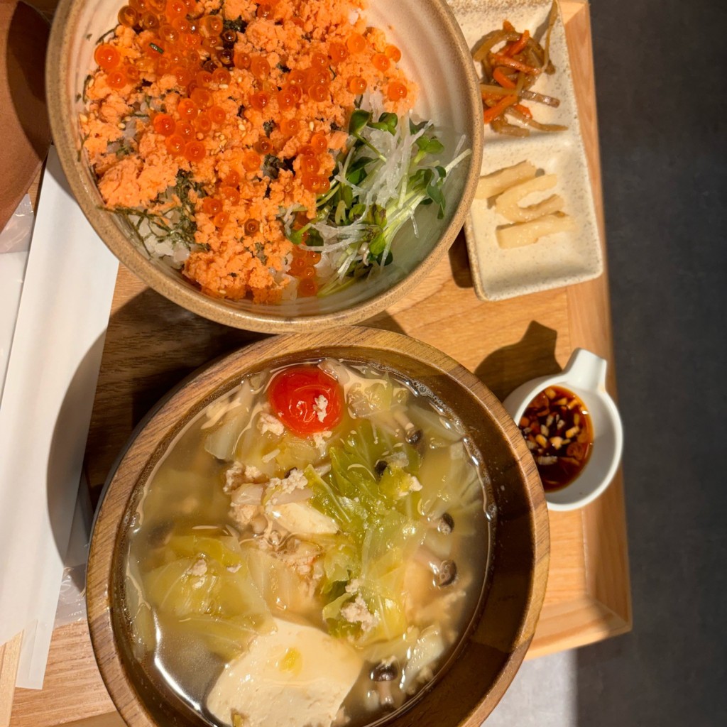 ユーザーが投稿した鮭いくらごはんの写真 - 実際訪問したユーザーが直接撮影して投稿した道玄坂和食 / 日本料理こめらく 海鮮ごはんと和のスープ。 渋谷地下街店の写真