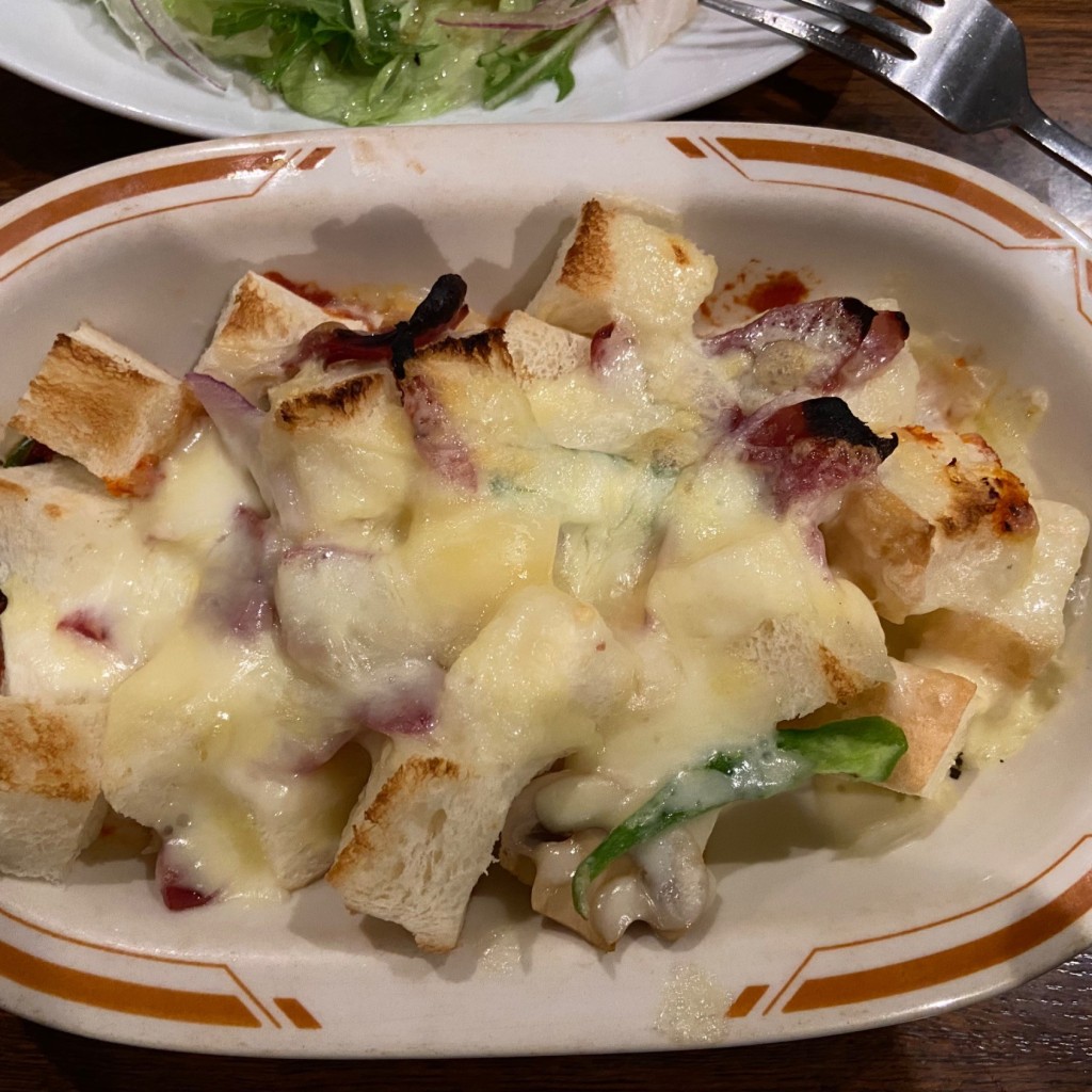 ユーザーが投稿したパンのピザ風チーズグラタンの写真 - 実際訪問したユーザーが直接撮影して投稿した下吉田その他飲食店マドリードの写真