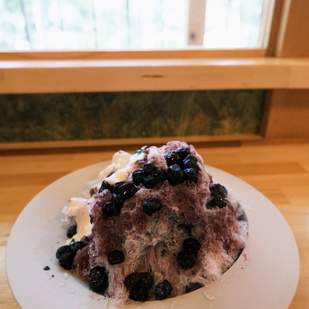 ユーザーが投稿したブルベリーとヨーグルトチーズクリームのかき氷の写真 - 実際訪問したユーザーが直接撮影して投稿した細川町カフェカメッツァの写真