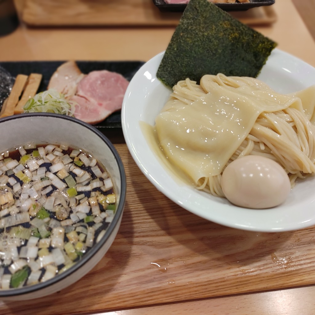 MiyaK44さんが投稿した高屋町旭ラーメン専門店のお店麺道 ひとひら/メンドウ ヒトヒラの写真