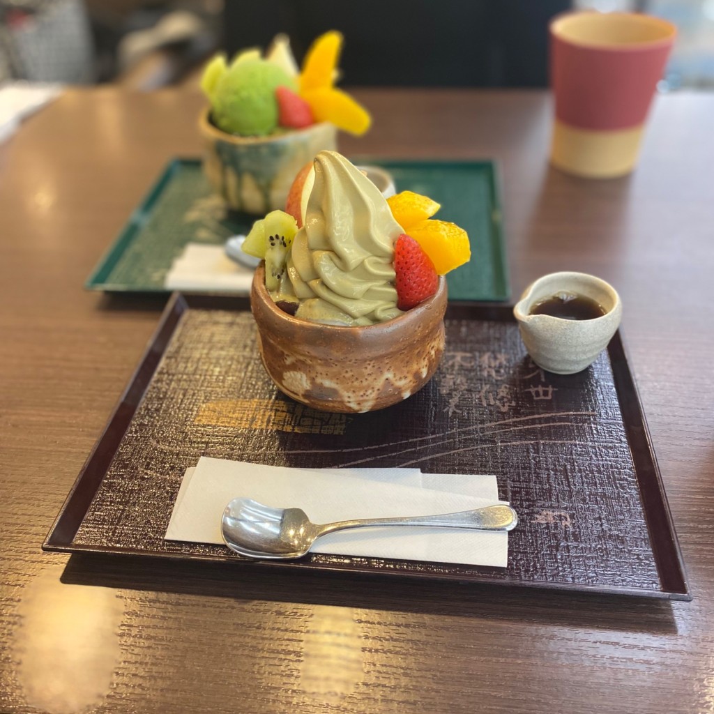 ユーザーが投稿したほうじ茶クリームあんみつ ソフトの写真 - 実際訪問したユーザーが直接撮影して投稿した芝田カフェ宇治園 茶の彩 阪急三番街店の写真