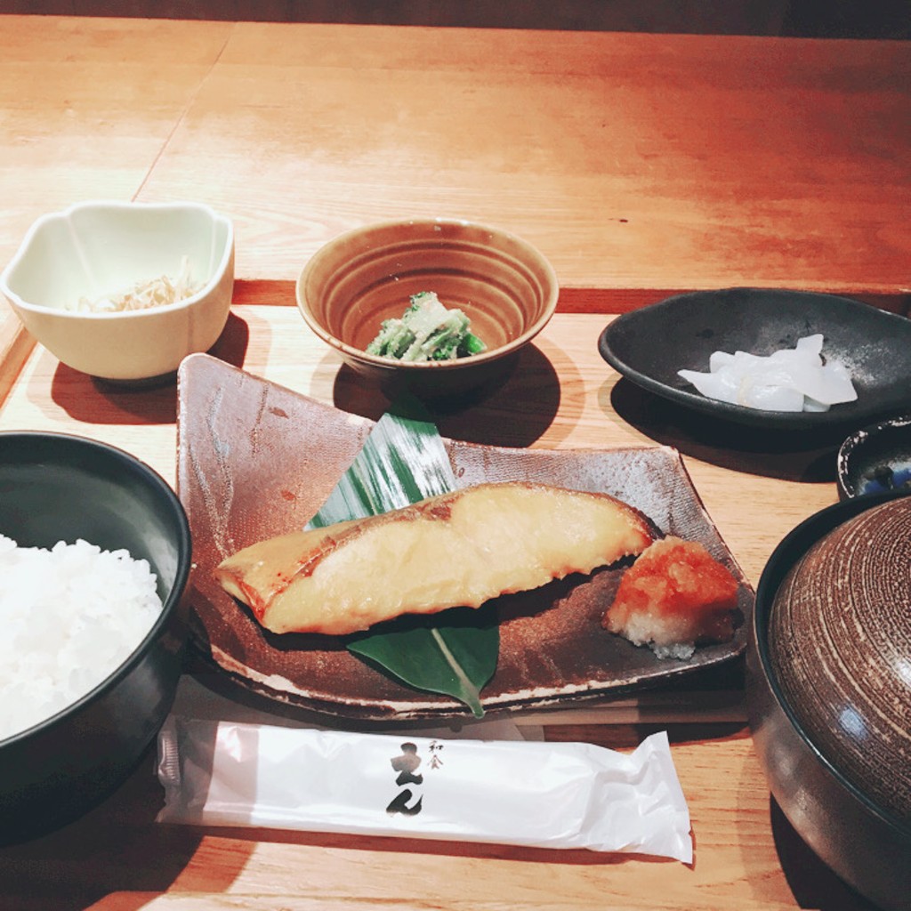 ユーザーが投稿したお魚定食の写真 - 実際訪問したユーザーが直接撮影して投稿した丸の内和食 / 日本料理和食 えん 丸の内オアゾ(oazo)の写真