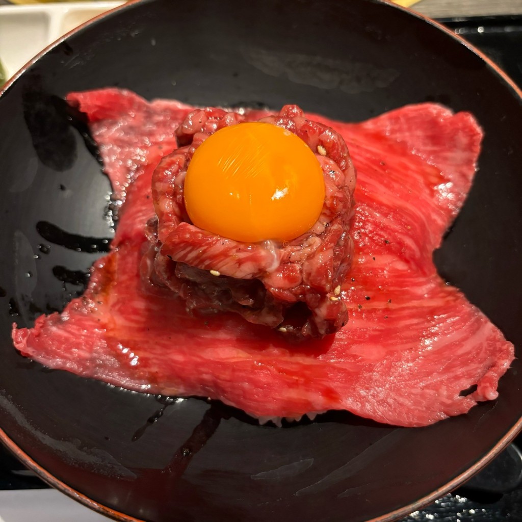 ユーザーが投稿した肉増し ユッケ丼 紅の写真 - 実際訪問したユーザーが直接撮影して投稿した恵比寿西焼肉個室焼肉 富士門 恵比寿の写真