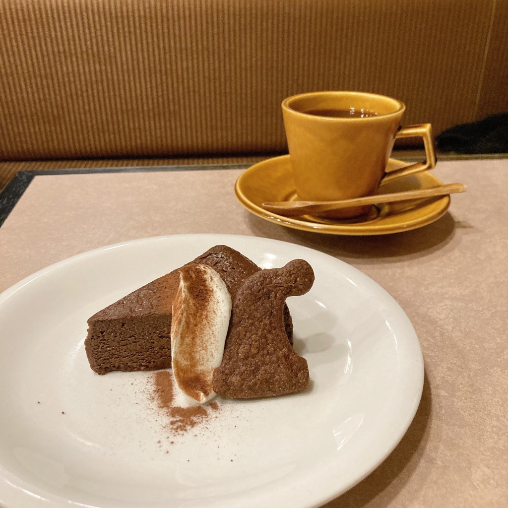 ユーザーが投稿した濃厚ガトーショコラケーキセット HCの写真 - 実際訪問したユーザーが直接撮影して投稿した紙屋町カフェCORITA CAFEの写真