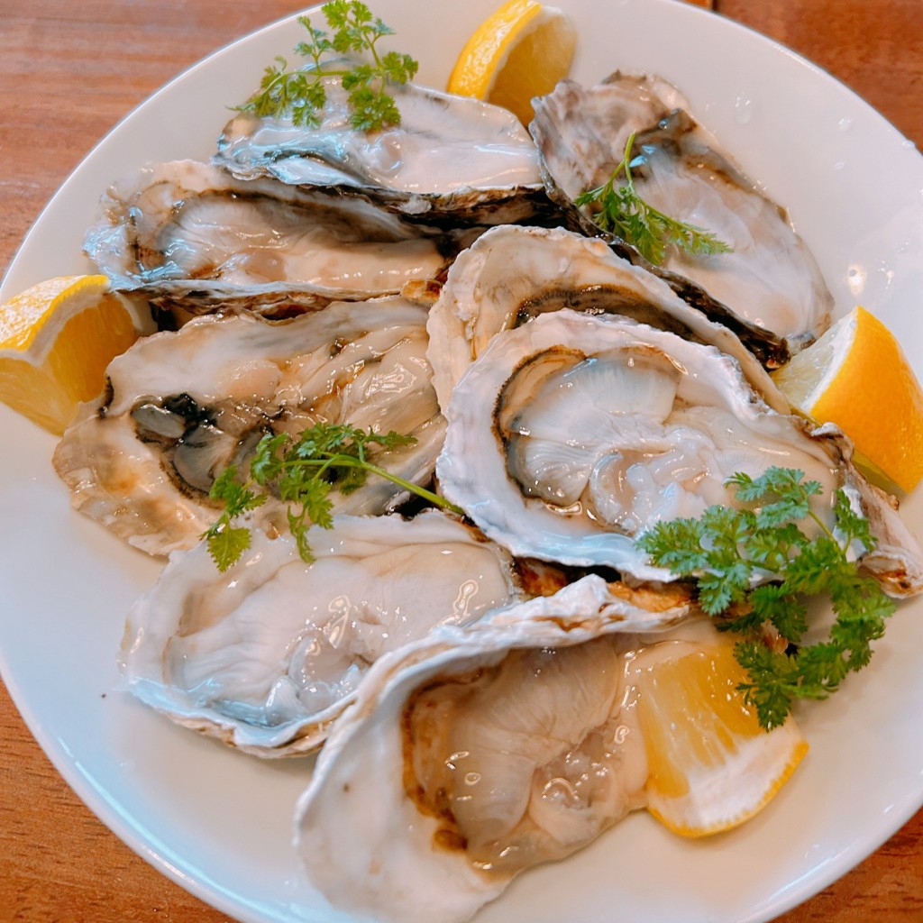 ユーザーが投稿した播磨灘産 生牡蠣 個の写真 - 実際訪問したユーザーが直接撮影して投稿した立町バル / バール生牡蠣と魚介の中華バル カンフーハウスの写真
