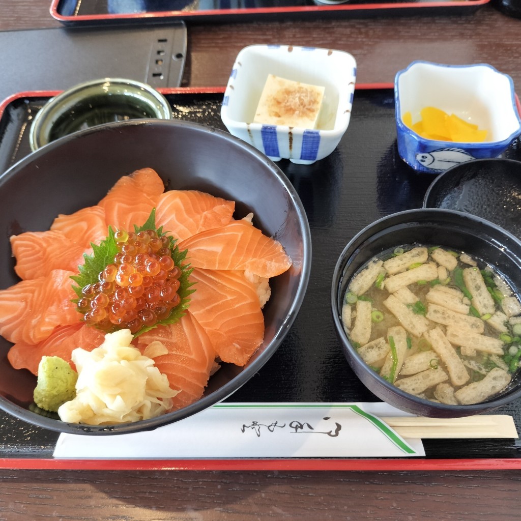 ユーザーが投稿した鮭の親子丼の写真 - 実際訪問したユーザーが直接撮影して投稿した天神峰魚介 / 海鮮料理王様のまぐろ食堂の写真