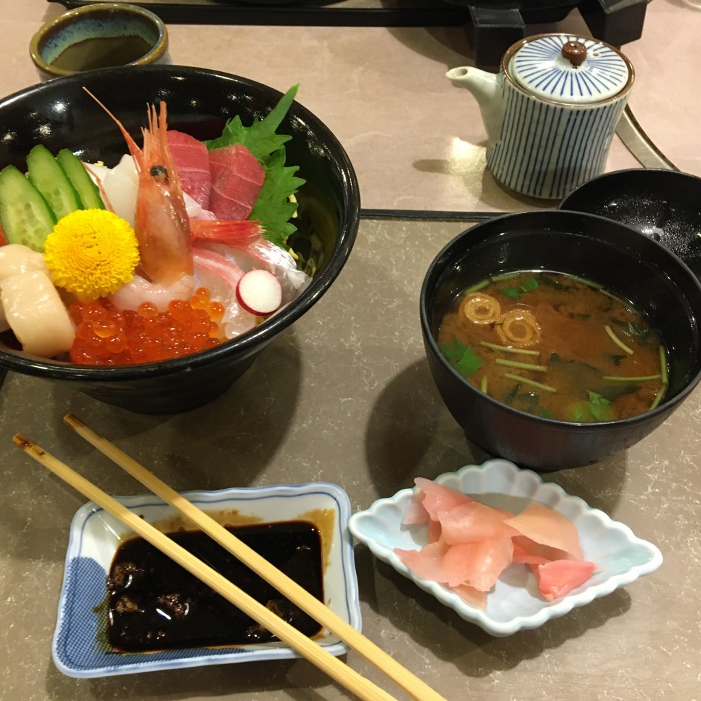 ユーザーが投稿した海鮮丼の写真 - 実際訪問したユーザーが直接撮影して投稿した二条大路南魚介 / 海鮮料理花惣奈良本店の写真