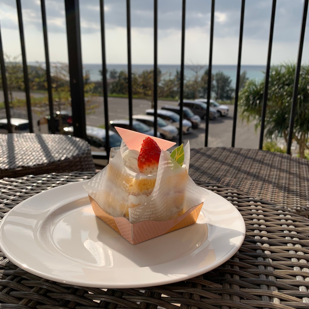 ユーザーが投稿した苺のショートケーキの写真 - 実際訪問したユーザーが直接撮影して投稿した冨着カフェカフー リゾート フチャク コンド・ホテル Deli & Caféの写真