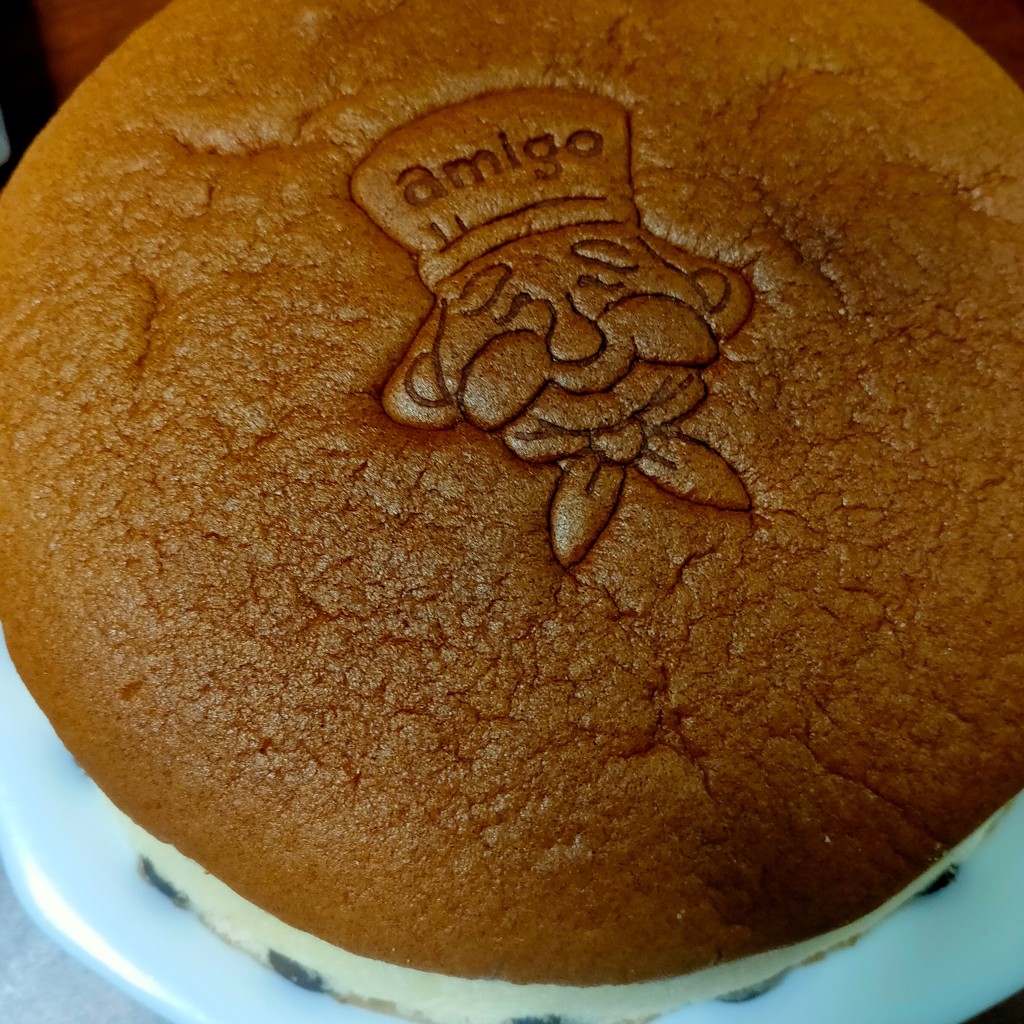 ユーザーが投稿したチーズケーキの写真 - 実際訪問したユーザーが直接撮影して投稿した栄町ベーカリー焼きたてチーズケーキのお店 アミーゴ 三重津店の写真