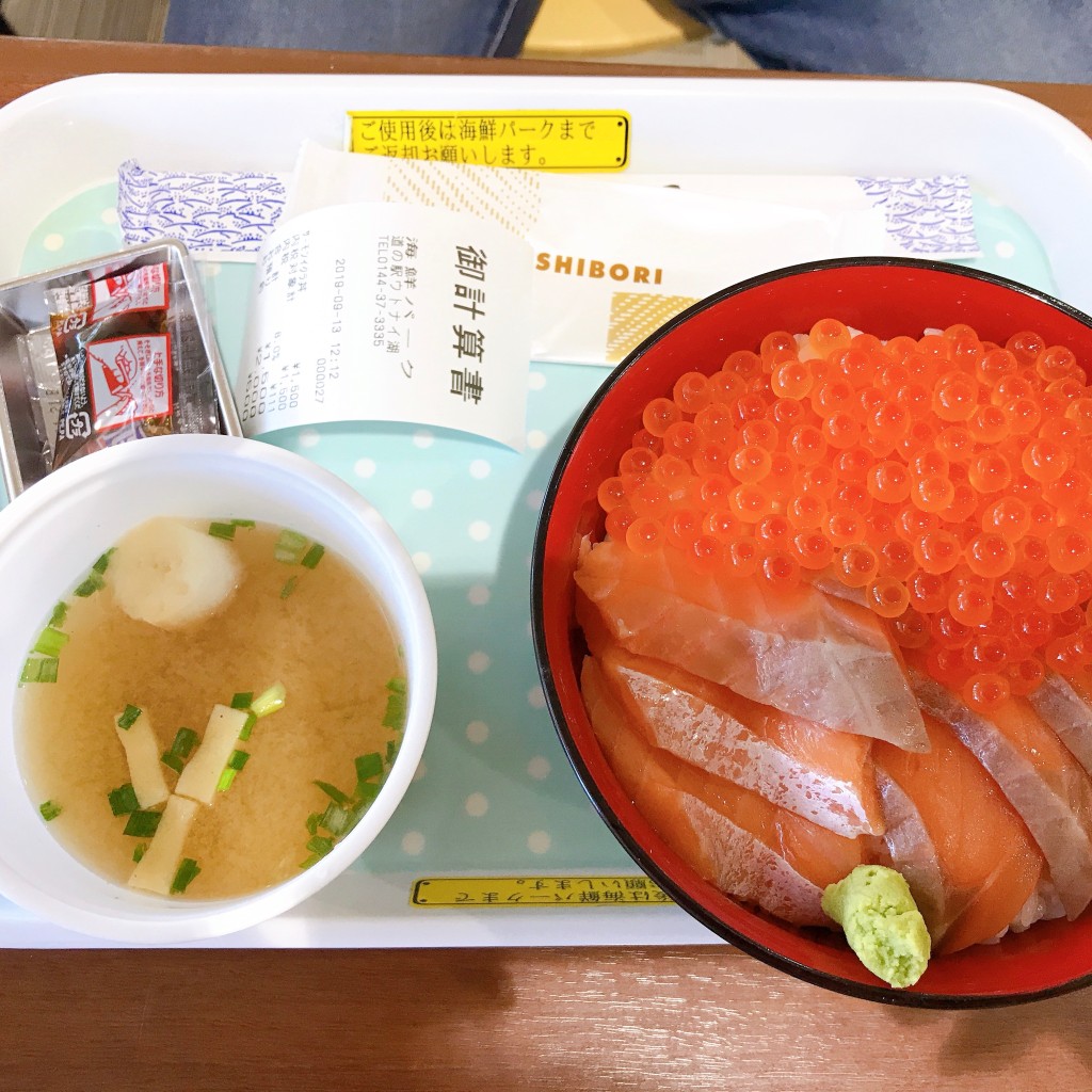 ユーザーが投稿したサーモンいくら丼の写真 - 実際訪問したユーザーが直接撮影して投稿した植苗寿司海鮮パークの写真